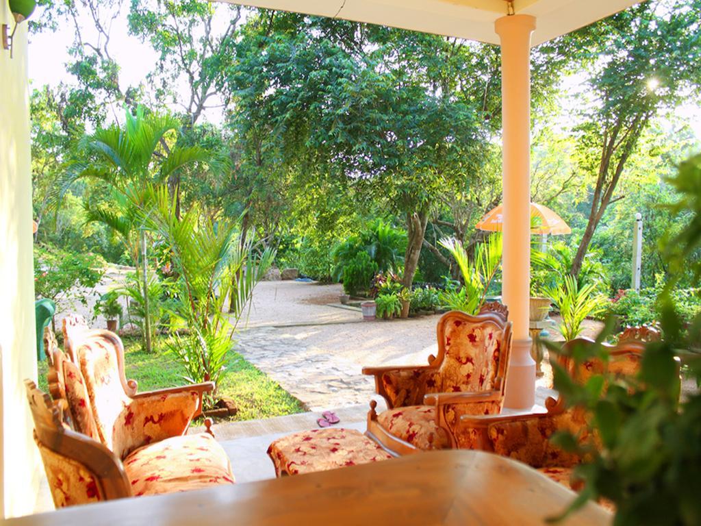 Mount View Hotell Polonnaruwa Exteriör bild