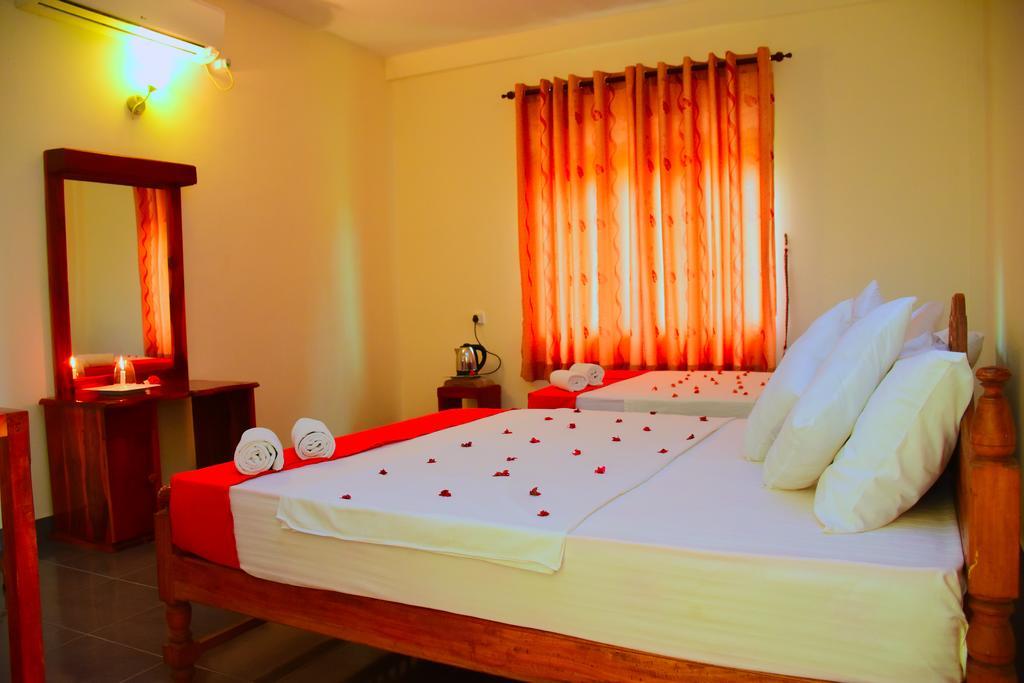 Mount View Hotell Polonnaruwa Exteriör bild