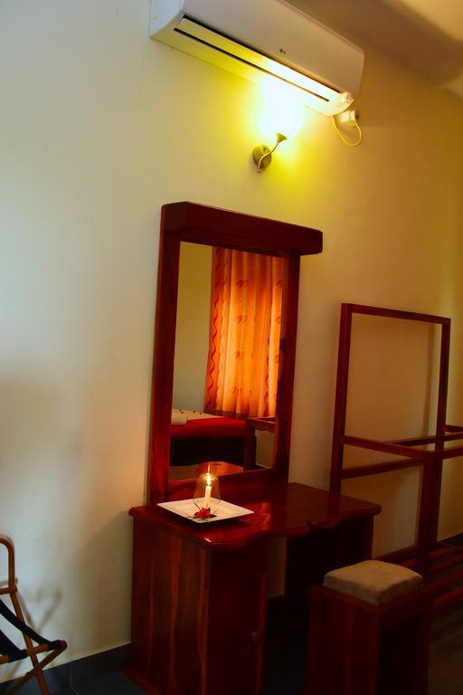 Mount View Hotell Polonnaruwa Exteriör bild